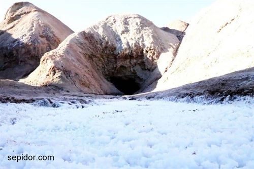 دهانه ورودی غار نمکی اشتهارد